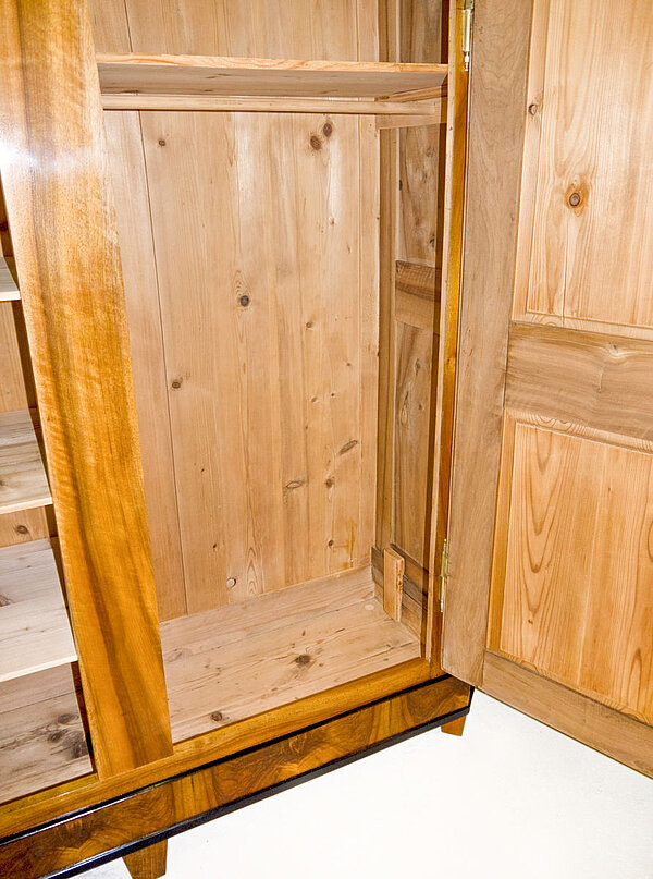 Biedermeier Schrank innen