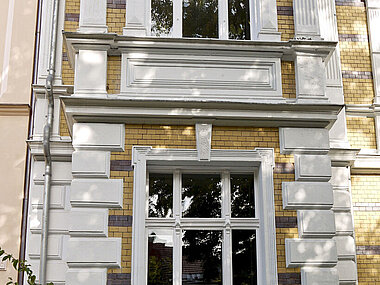 Strassenansicht Restaurierte Fenster